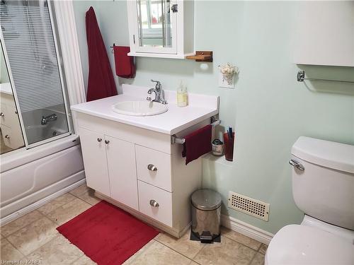 4 Peel Street, Tamworth, ON - Indoor Photo Showing Bathroom