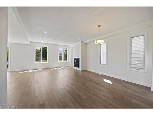 1395 Monarch Drive, Kingston, ON - Indoor Photo Showing Living Room