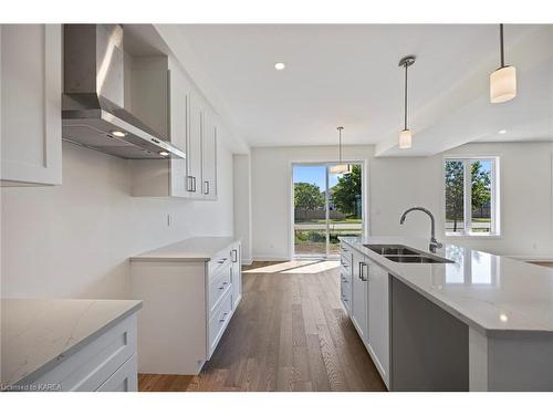 1395 Monarch Drive, Kingston, ON - Indoor Photo Showing Kitchen With Double Sink With Upgraded Kitchen