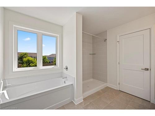 1395 Monarch Drive, Kingston, ON - Indoor Photo Showing Bathroom