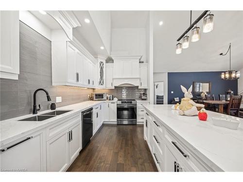 876 Roshan Drive, Kingston, ON - Indoor Photo Showing Kitchen With Double Sink With Upgraded Kitchen