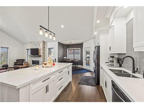 876 Roshan Drive, Kingston, ON - Indoor Photo Showing Kitchen With Double Sink With Upgraded Kitchen