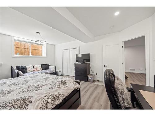 876 Roshan Drive, Kingston, ON - Indoor Photo Showing Bedroom