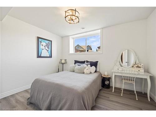 876 Roshan Drive, Kingston, ON - Indoor Photo Showing Bedroom