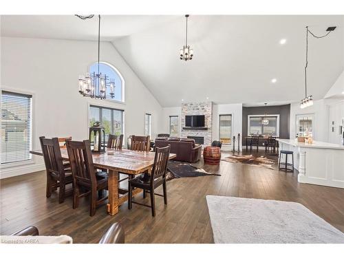 876 Roshan Drive, Kingston, ON - Indoor Photo Showing Dining Room