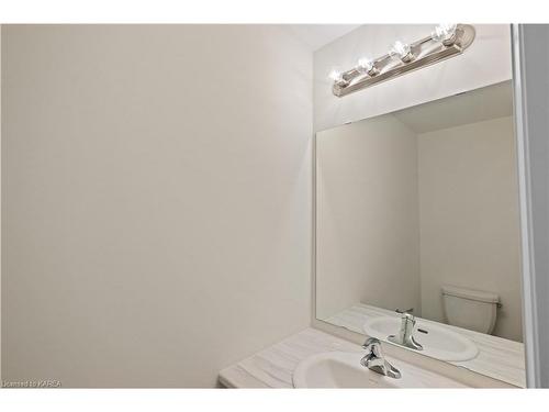 117 Windermere Boulevard, Bath, ON - Indoor Photo Showing Bathroom