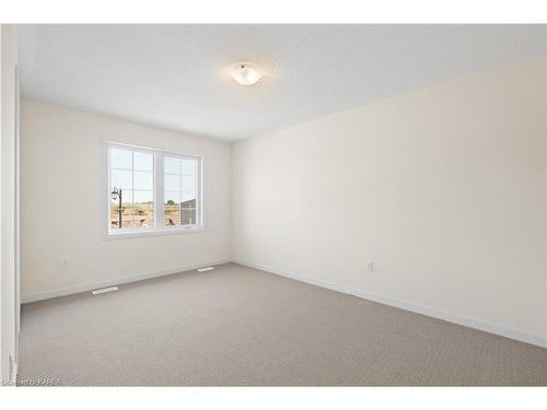 117 Windermere Boulevard, Bath, ON - Indoor Photo Showing Other Room