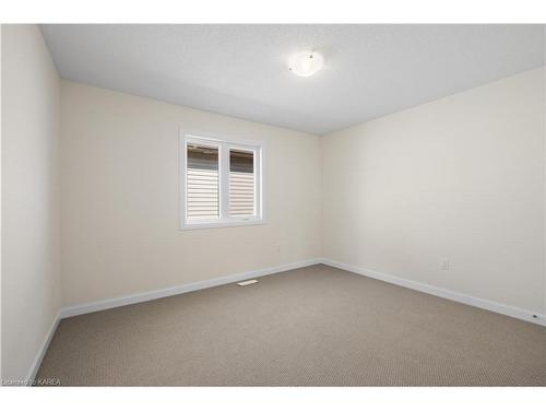 117 Windermere Boulevard, Bath, ON - Indoor Photo Showing Other Room