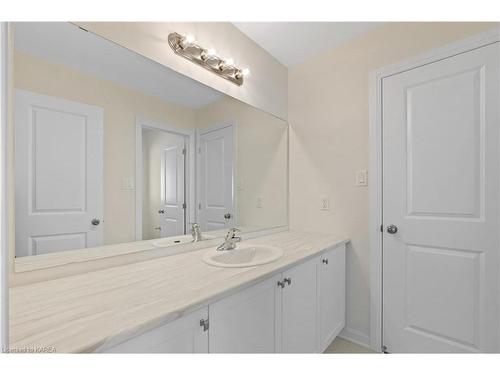 117 Windermere Boulevard, Bath, ON - Indoor Photo Showing Bathroom