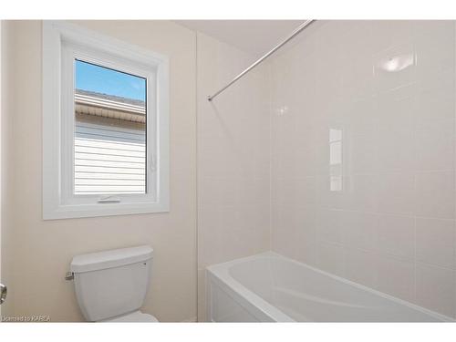 117 Windermere Boulevard, Bath, ON - Indoor Photo Showing Bathroom