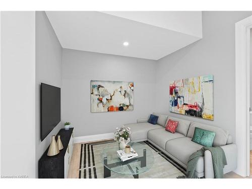 299 Arthur Street, Gananoque, ON - Indoor Photo Showing Living Room