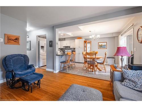 236 River Street, Gananoque, ON - Indoor Photo Showing Living Room