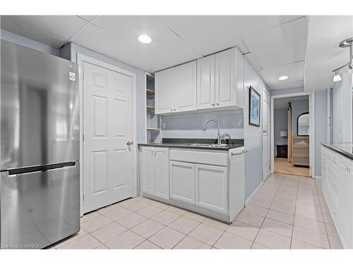 671 Macdonald Drive, Gananoque, ON - Indoor Photo Showing Kitchen