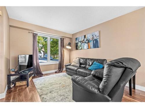 491 Grandtrunk Ave, Kingston, ON - Indoor Photo Showing Living Room