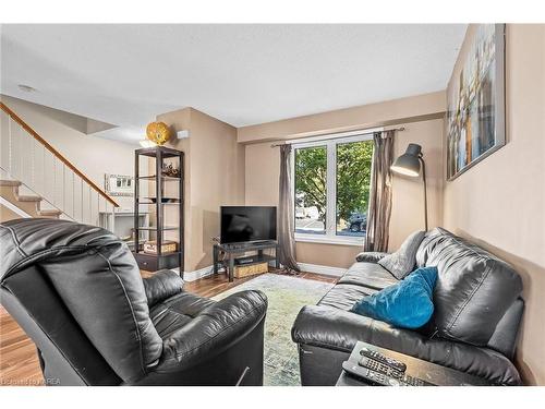 491 Grandtrunk Ave, Kingston, ON - Indoor Photo Showing Living Room