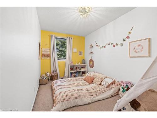 491 Grandtrunk Ave, Kingston, ON - Indoor Photo Showing Bedroom