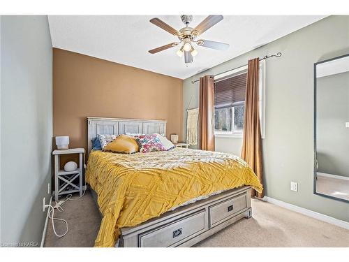 491 Grandtrunk Ave, Kingston, ON - Indoor Photo Showing Bedroom