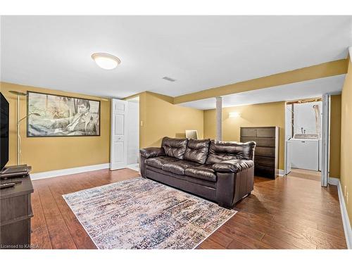 491 Grandtrunk Ave, Kingston, ON - Indoor Photo Showing Living Room