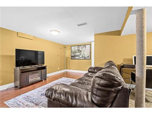 491 Grandtrunk Ave, Kingston, ON - Indoor Photo Showing Living Room