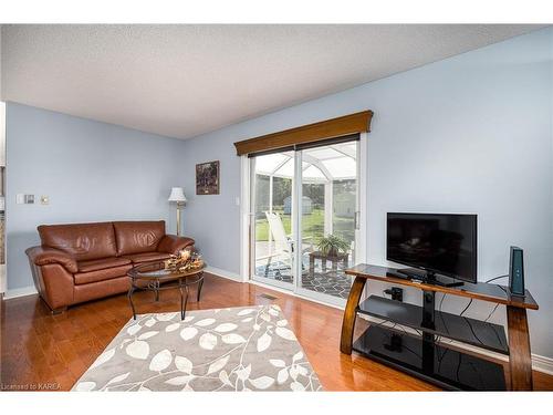 44 Mccabe Street, Napanee, ON - Indoor Photo Showing Living Room