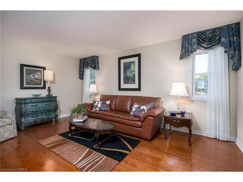 44 Mccabe Street, Napanee, ON - Indoor Photo Showing Living Room