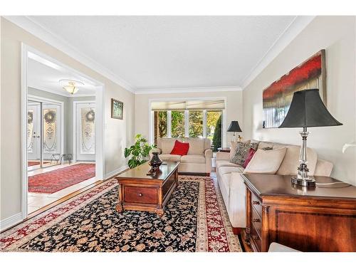 1098 Caitlin Crescent, Kingston, ON - Indoor Photo Showing Living Room