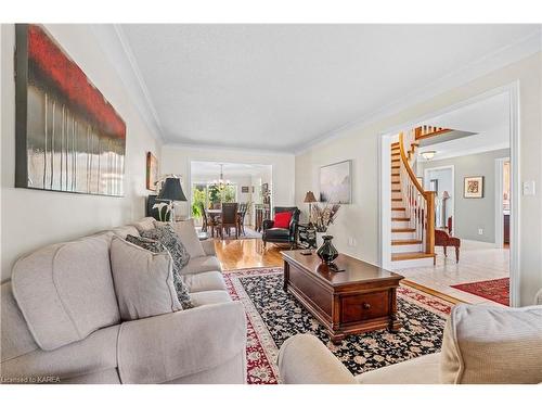 1098 Caitlin Crescent, Kingston, ON - Indoor Photo Showing Living Room