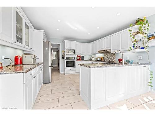 1098 Caitlin Crescent, Kingston, ON - Indoor Photo Showing Kitchen With Upgraded Kitchen