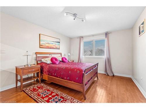 1098 Caitlin Crescent, Kingston, ON - Indoor Photo Showing Bedroom