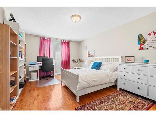 1098 Caitlin Crescent, Kingston, ON - Indoor Photo Showing Bedroom