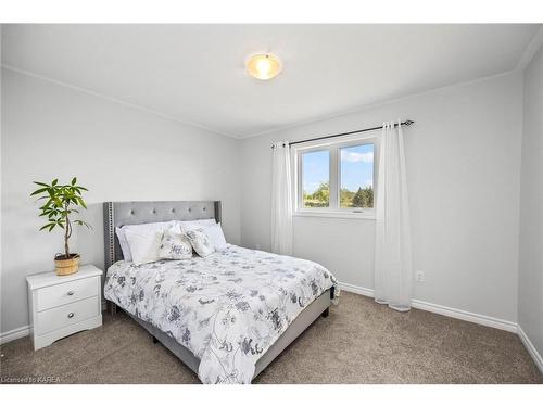 1422 Remington Avenue, Kingston, ON - Indoor Photo Showing Bedroom