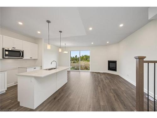 1848 Cinderhill Street, Kingston, ON - Indoor Photo Showing Kitchen With Upgraded Kitchen