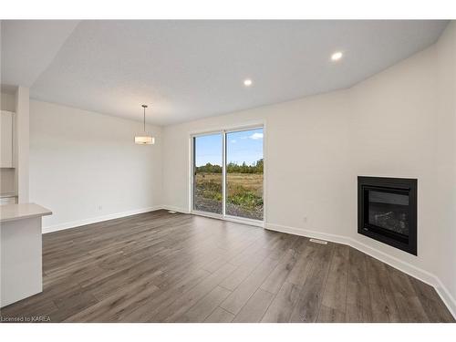 1848 Cinderhill Street, Kingston, ON - Indoor Photo Showing Living Room With Fireplace