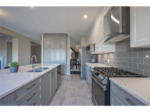 1382 Monarch Drive, Kingston, ON - Indoor Photo Showing Kitchen With Double Sink With Upgraded Kitchen