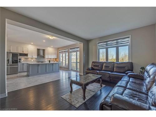 1382 Monarch Drive, Kingston, ON - Indoor Photo Showing Living Room