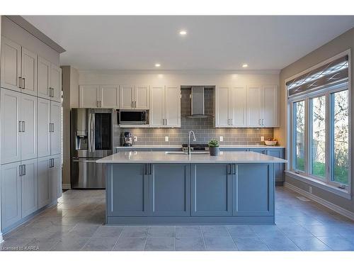 1382 Monarch Drive, Kingston, ON - Indoor Photo Showing Kitchen With Upgraded Kitchen