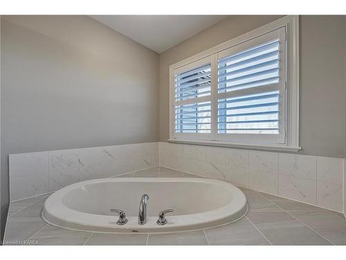 1382 Monarch Drive, Kingston, ON - Indoor Photo Showing Bathroom