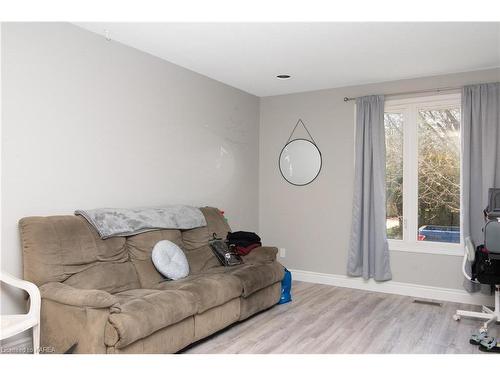 83 Calderwood Drive, Kingston, ON - Indoor Photo Showing Living Room