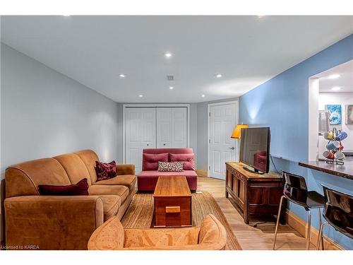 115 Fairway Hill Crescent, Kingston, ON - Indoor Photo Showing Living Room