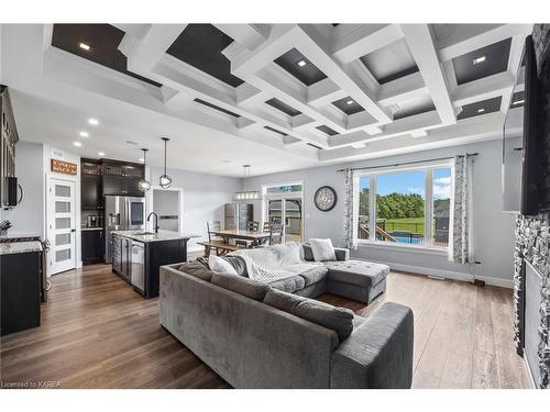 3541 Greenfield Road, Inverary, ON - Indoor Photo Showing Living Room