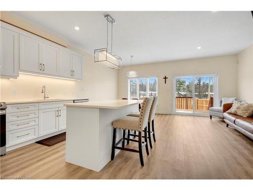 2809 Delmar Street, Kingston, ON - Indoor Photo Showing Kitchen With Upgraded Kitchen