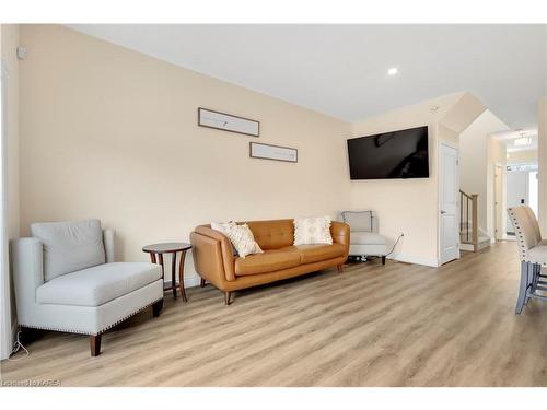 2809 Delmar Street, Kingston, ON - Indoor Photo Showing Living Room