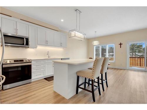 2809 Delmar Street, Kingston, ON - Indoor Photo Showing Kitchen With Upgraded Kitchen