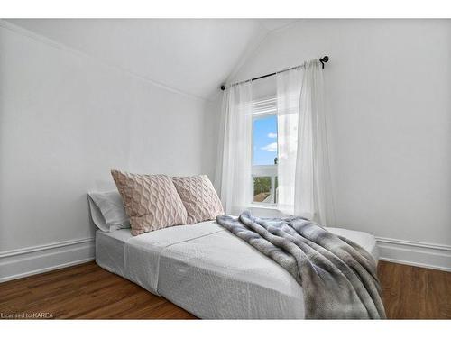 448 Thomas Street, Deseronto, ON - Indoor Photo Showing Bedroom