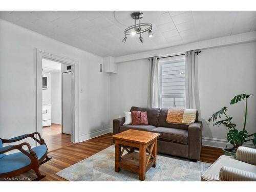 448 Thomas Street, Deseronto, ON - Indoor Photo Showing Living Room