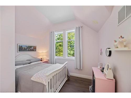 60 Landsakes Road, Lansdowne, ON - Indoor Photo Showing Bedroom