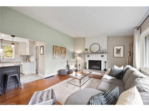 441 Heathcliffe Lane, Kingston, ON - Indoor Photo Showing Living Room With Fireplace