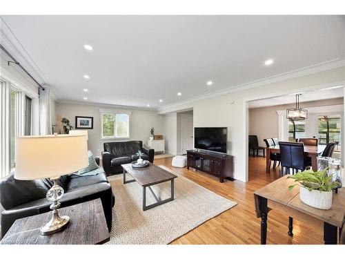 441 Heathcliffe Lane, Kingston, ON - Indoor Photo Showing Living Room