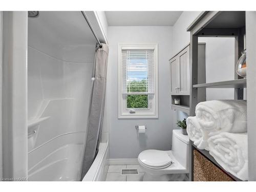 441 Heathcliffe Lane, Kingston, ON - Indoor Photo Showing Bathroom