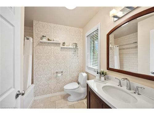 441 Heathcliffe Lane, Kingston, ON - Indoor Photo Showing Bathroom